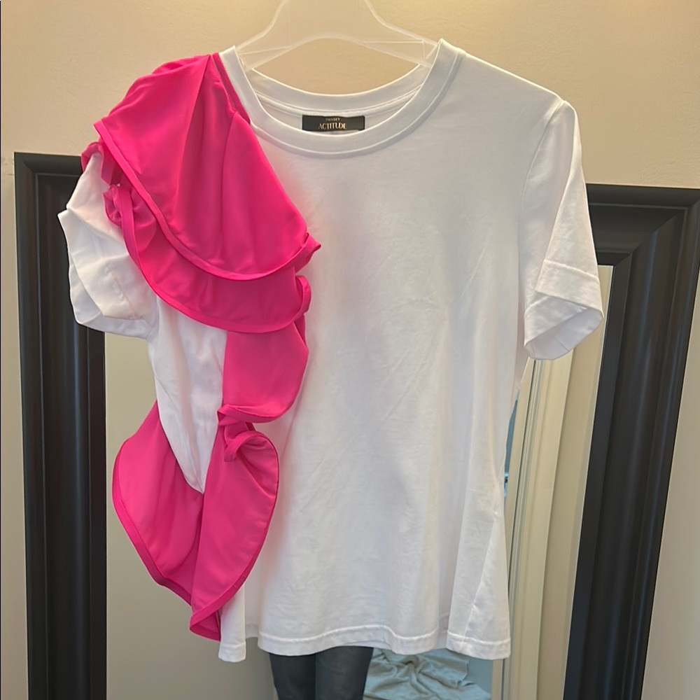 Twinset ACTITUDE White Tee with Pink Ruffle Accent , New without tags